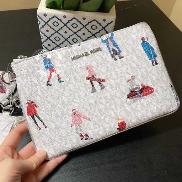 Michael Kors Jet Set Girls 3pc Wristlets set - Picture 4 of 13